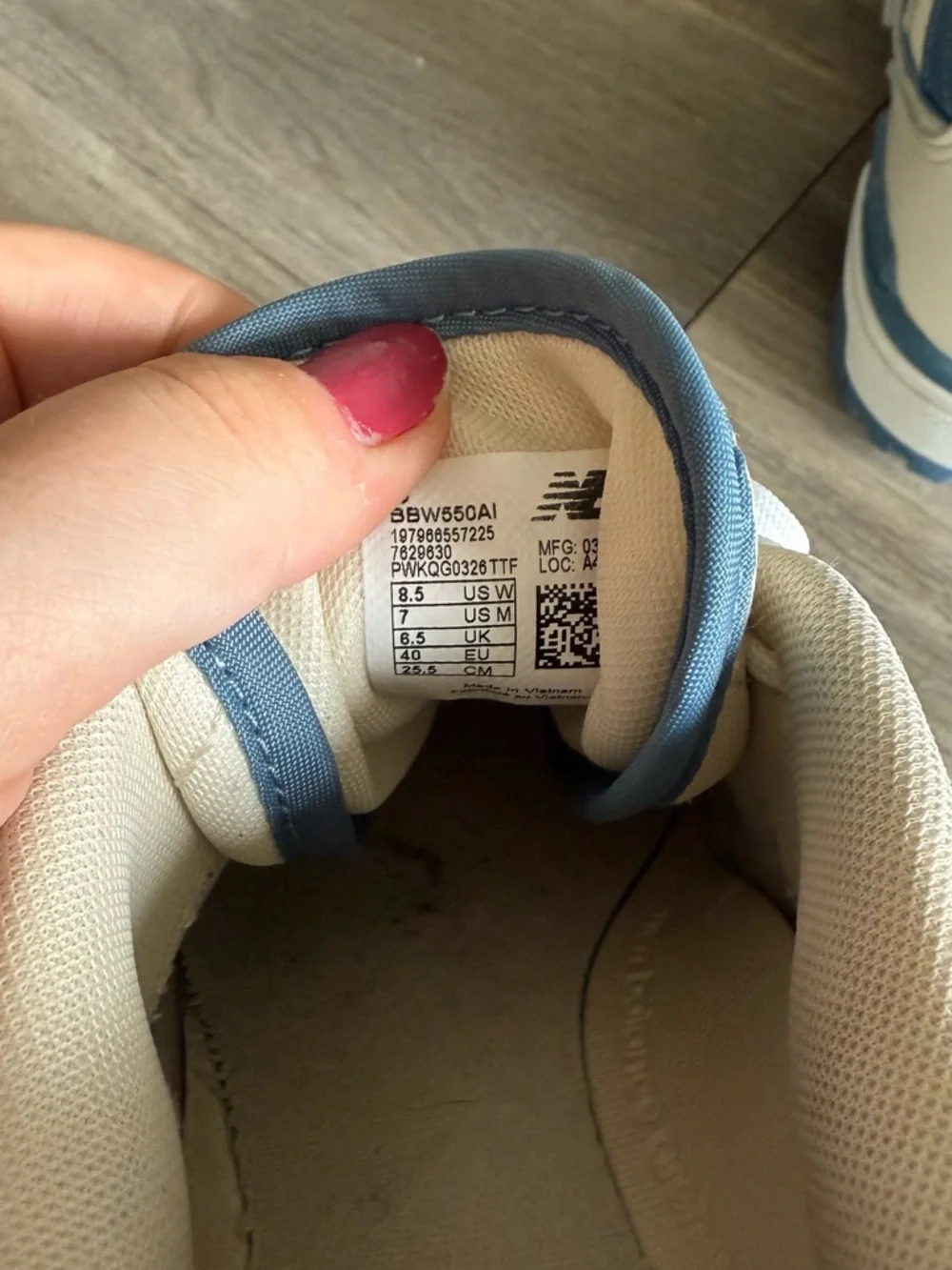 New Balance 550 Sneaker in White & Light Blue - Picture 5 of 5